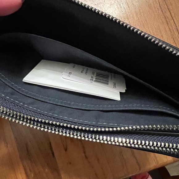 Coach Double Zip wristlet - Picture 4 of 8